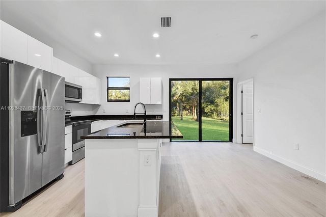 618 Sheldon Ave, Lehigh Acres, FL 33936