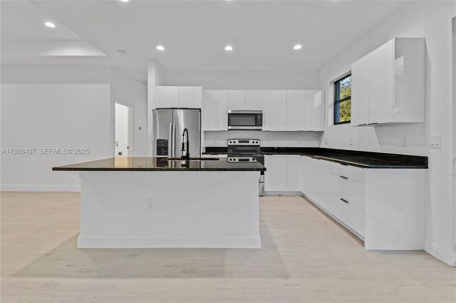 618 Sheldon Ave, Lehigh Acres, FL 33936