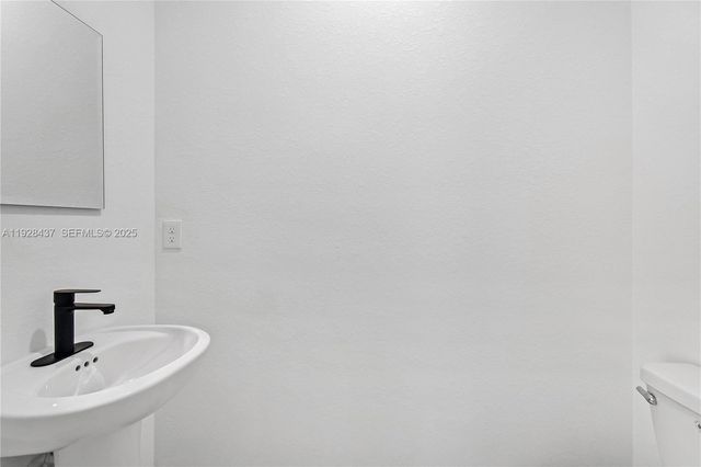 618 Sheldon Ave, Lehigh Acres, FL 33936