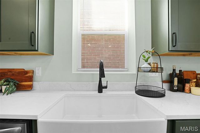 5027 S Grand Boulevard, St Louis, MO 63111