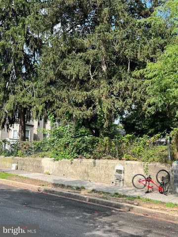 318 57TH ST NE, Washington, DC 20019