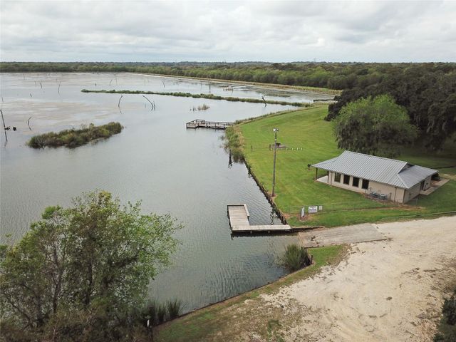113 Pony Trail, Angleton, TX 77515