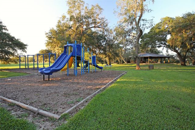 113 Pony Trail, Angleton, TX 77515