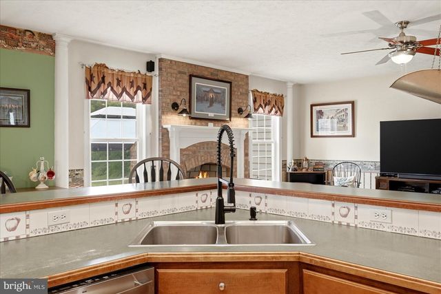 6264 MIDDLE RD, Stephens City, VA 22655
