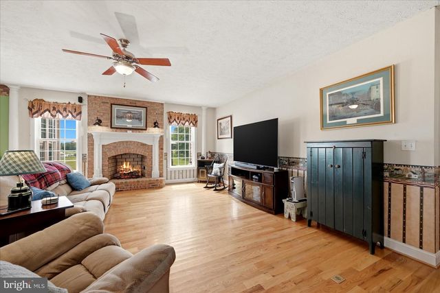 6264 MIDDLE RD, Stephens City, VA 22655