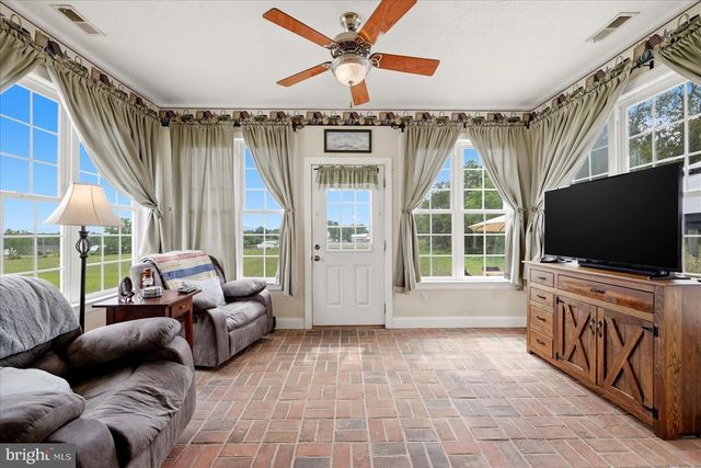 6264 MIDDLE RD, Stephens City, VA 22655