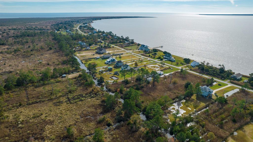 Image 13 of property listing at 170 Bayview Drive, Stumpy Point, NC 27978