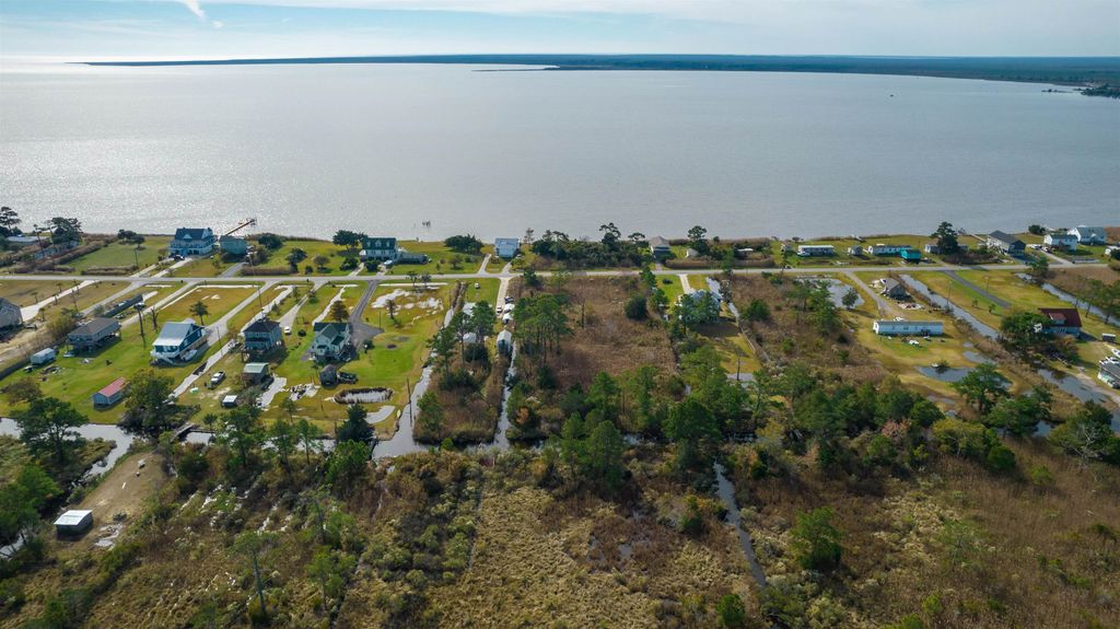 Image 17 of property listing at 170 Bayview Drive, Stumpy Point, NC 27978