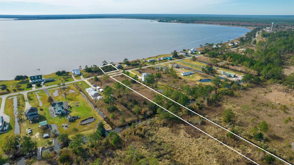 Image 18 of property listing at 170 Bayview Drive, Stumpy Point, NC 27978