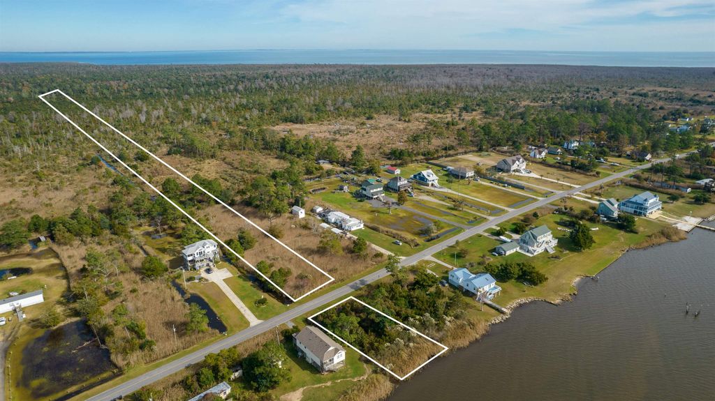 Image 30 of property listing at 170 Bayview Drive, Stumpy Point, NC 27978