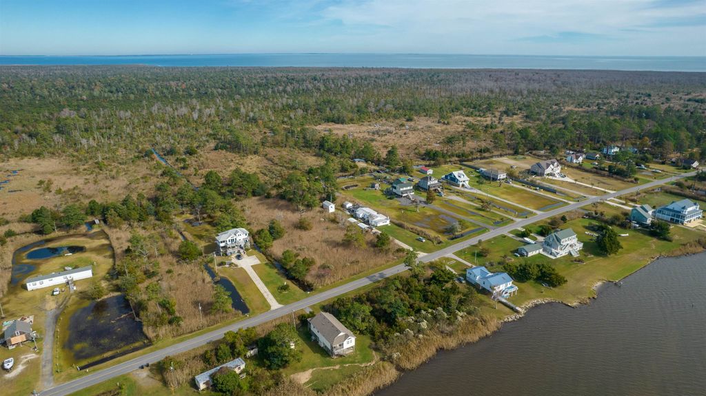 Image 6 of property listing at 170 Bayview Drive, Stumpy Point, NC 27978