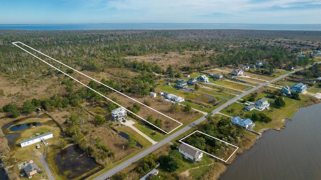 Image 7 of property listing at 170 Bayview Drive, Stumpy Point, NC 27978
