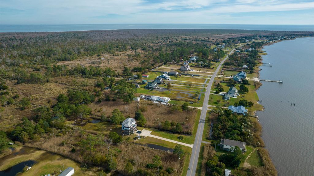 Image 10 of property listing at 170 Bayview Drive, Stumpy Point, NC 27978