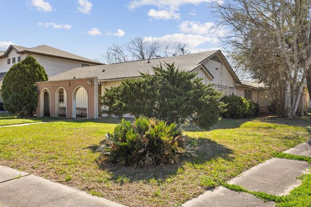 6715 Rowell Court, Houston, TX 77489