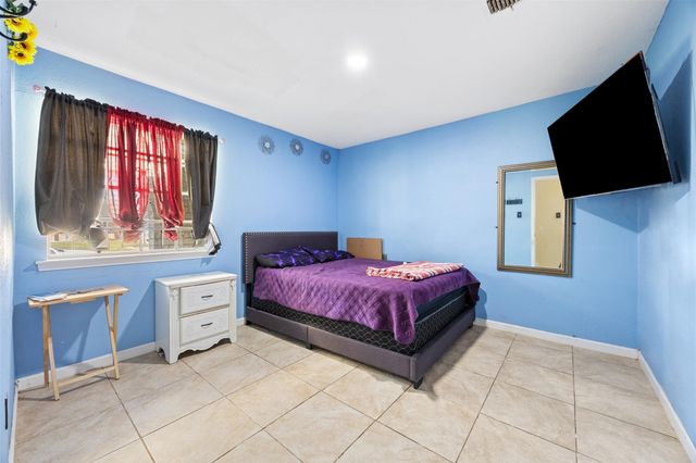 6715 Rowell Court, Houston, TX 77489