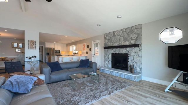 2293 Reef Ct, Discovery Bay, CA 94505