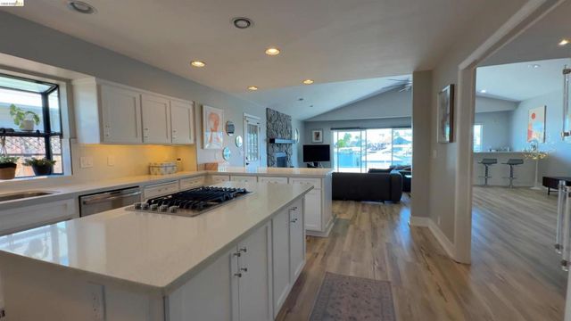 2293 Reef Ct, Discovery Bay, CA 94505