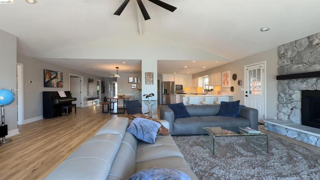 Image 14 of property listing at 2293 Reef Ct, Discovery Bay, CA 94505