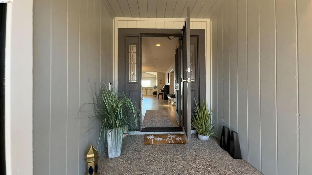 Image 7 of property listing at 2293 Reef Ct, Discovery Bay, CA 94505