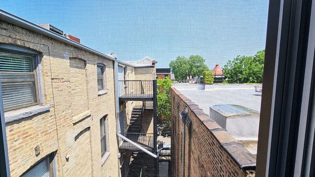 939 W Armitage Avenue B, Chicago, IL 60614