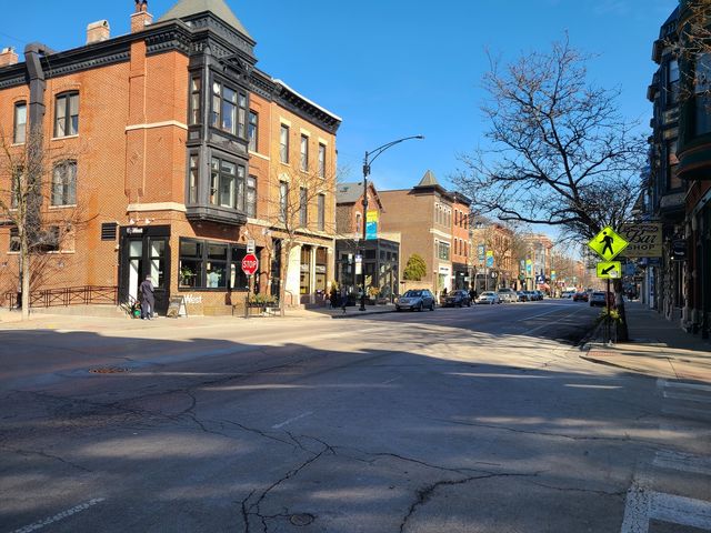 939 W Armitage Avenue B, Chicago, IL 60614