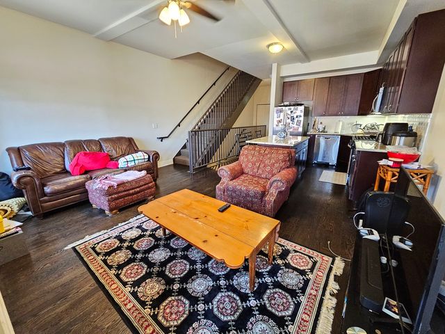 939 W Armitage Avenue B, Chicago, IL 60614