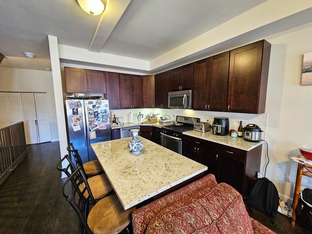 939 W Armitage Avenue B, Chicago, IL 60614