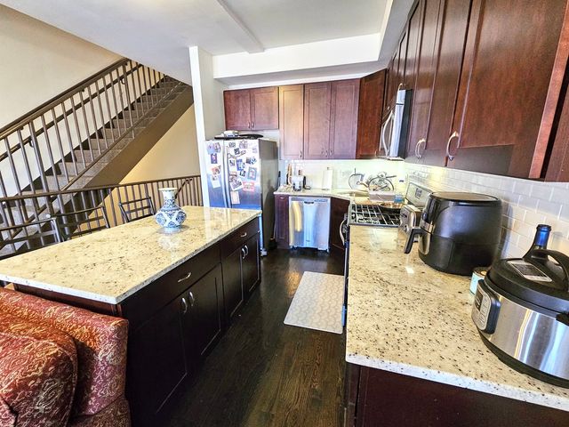939 W Armitage Avenue B, Chicago, IL 60614