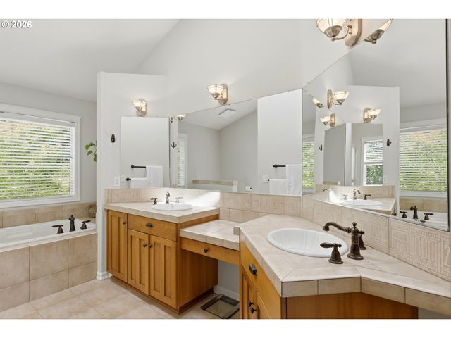 2237 Nw UTAH Ct, Camas, WA 98607