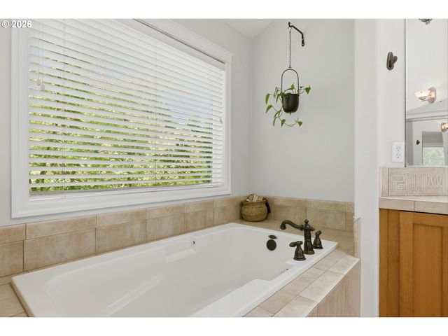2237 Nw UTAH Ct, Camas, WA 98607