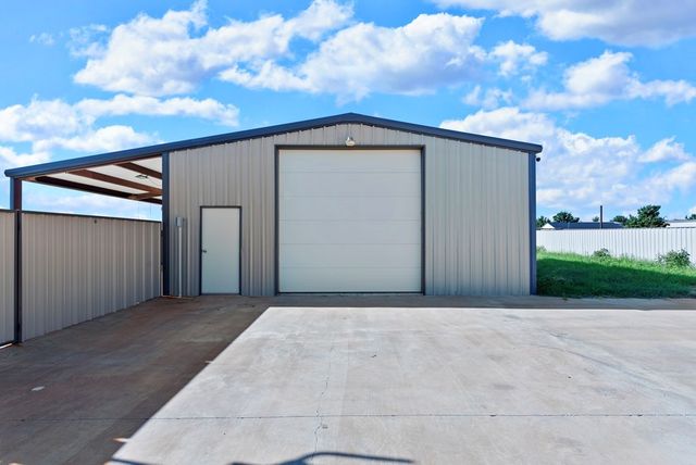 6640 E Sandhills Dr, Gardendale, TX 79758