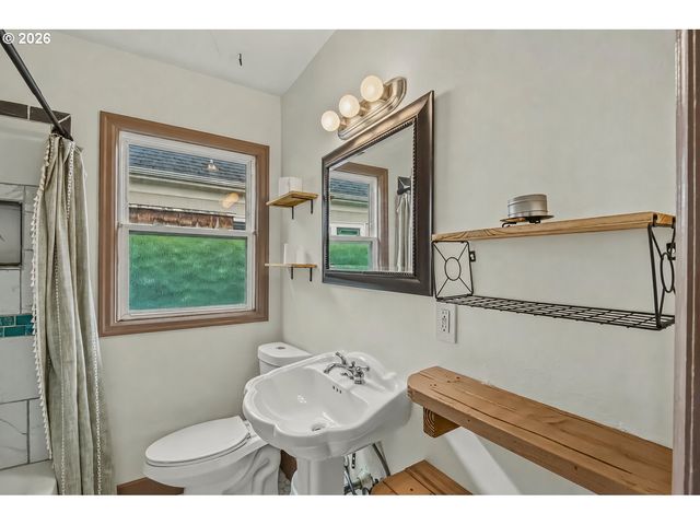 725 Ne 55TH Ave, Portland, OR 97213