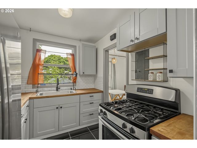 725 Ne 55TH Ave, Portland, OR 97213