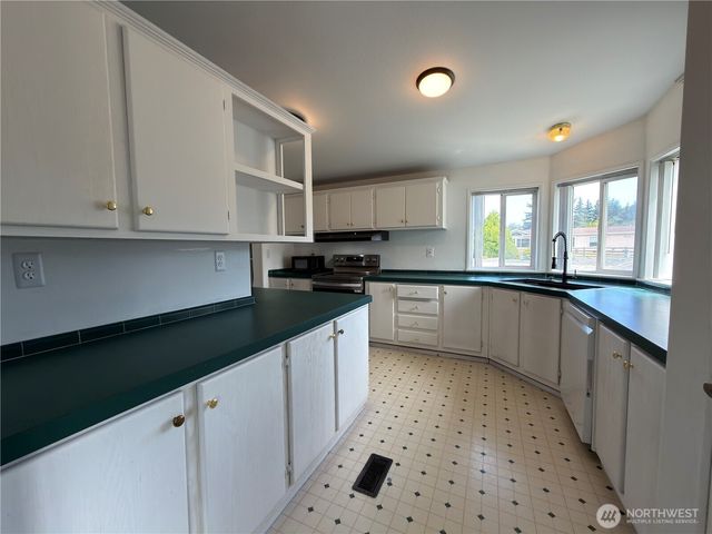 1704 S Delores Place, Port Angeles, WA 98363