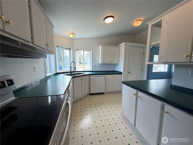 1704 S Delores Place, Port Angeles, WA 98363