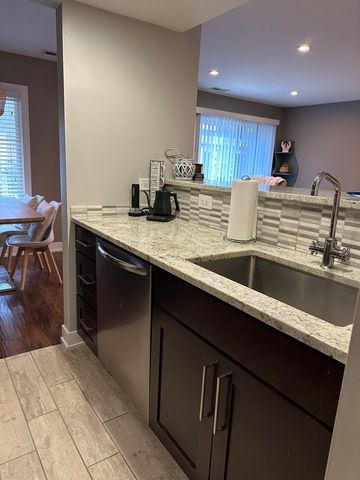 9830 Sayre Avenue 13, Chicago Ridge, IL 60415