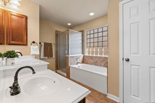 3322 Roan Valley, San Antonio, TX 78259