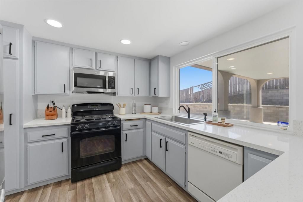 Image 10 of property listing at 1770 Tooley Circle, San Diego, CA 92114