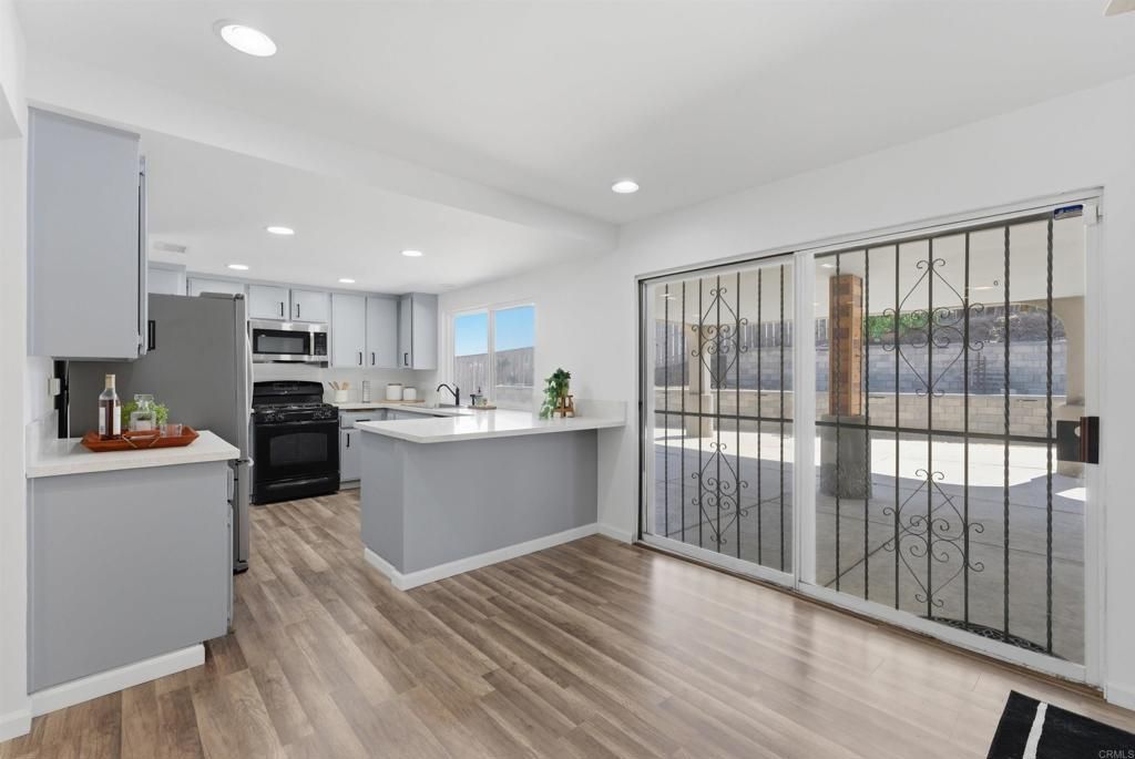 Image 11 of property listing at 1770 Tooley Circle, San Diego, CA 92114