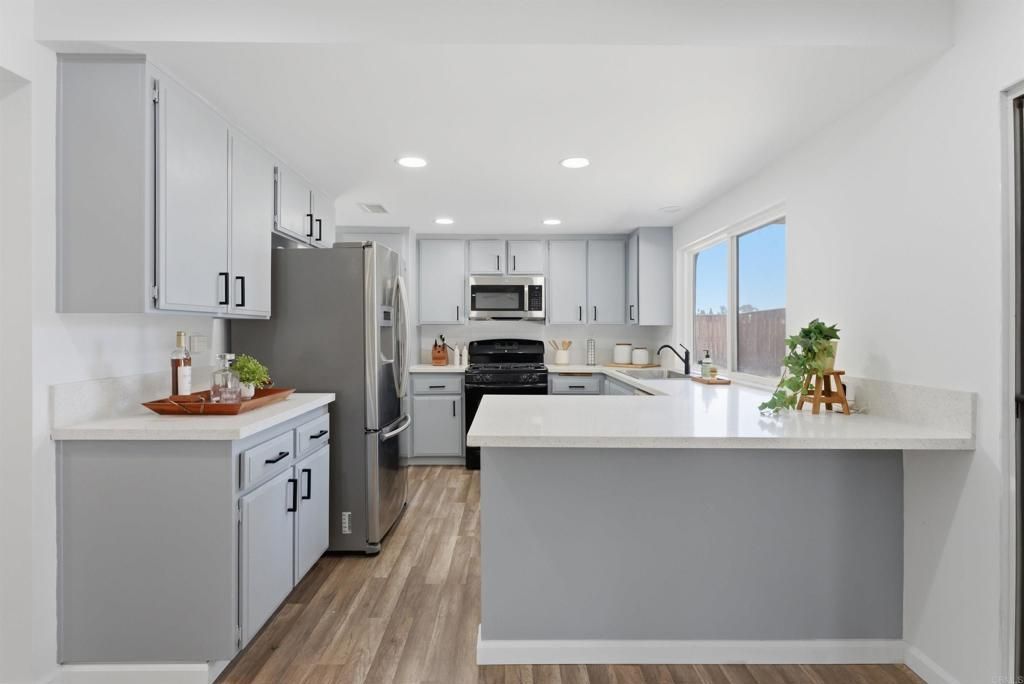 Image 12 of property listing at 1770 Tooley Circle, San Diego, CA 92114