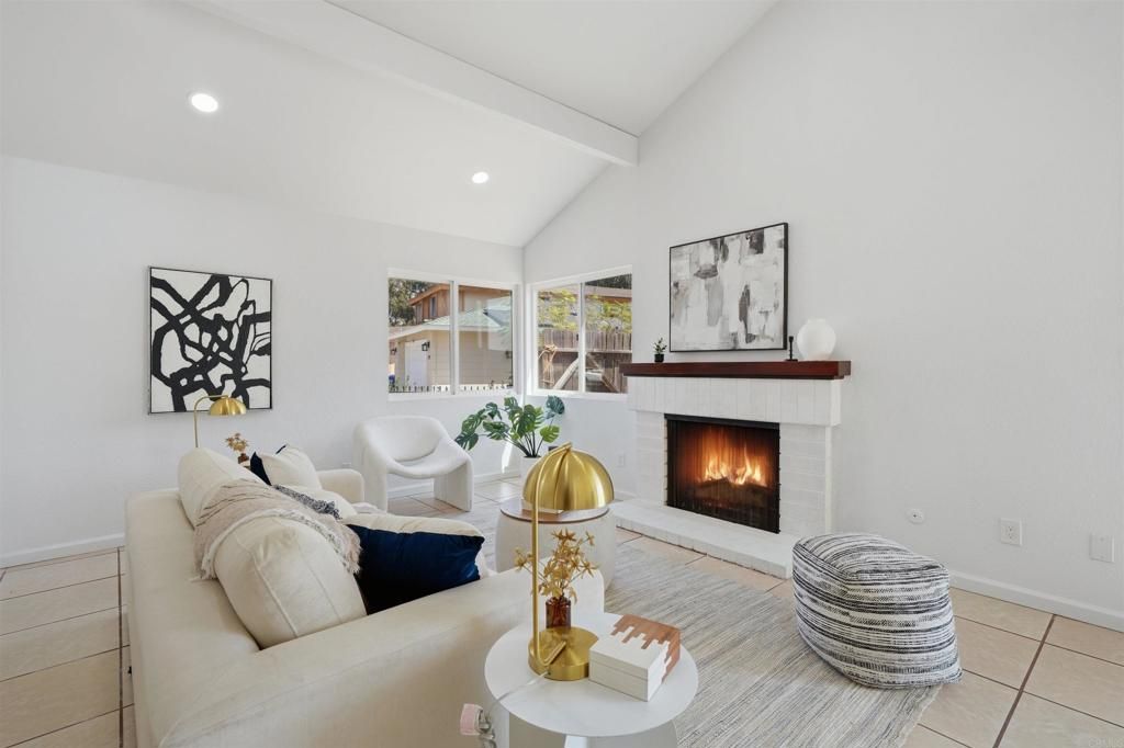 Image 3 of property listing at 1770 Tooley Circle, San Diego, CA 92114