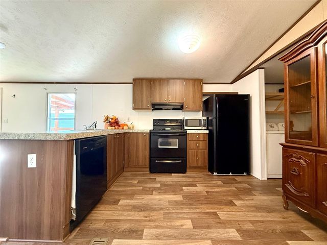 649 Ponderosa Drive, Onalaska, TX 77360