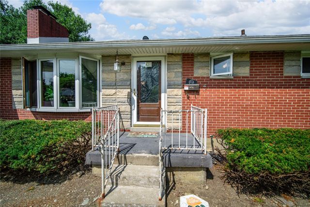 423 Genetta Drive, Miamisburg, OH 45342