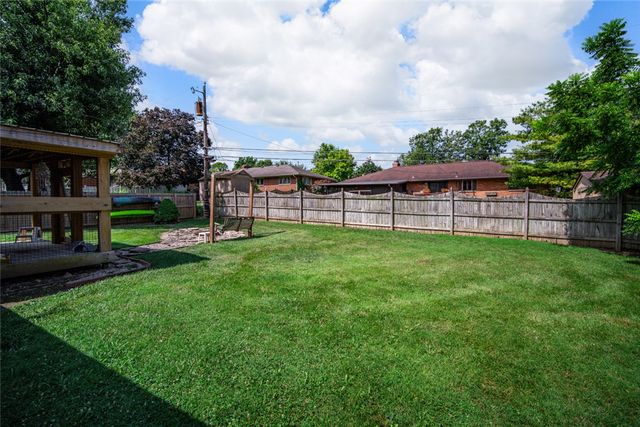 423 Genetta Drive, Miamisburg, OH 45342