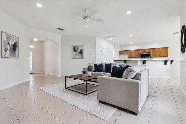 110 OVERTON GARDENS LANE, Deland, FL 32724