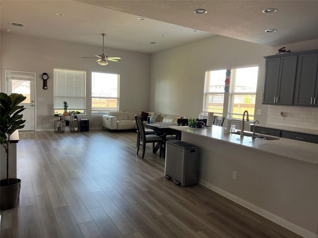 100 Petersburg ST, Leander, TX 78641