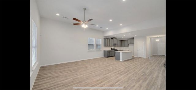100 Petersburg ST, Leander, TX 78641