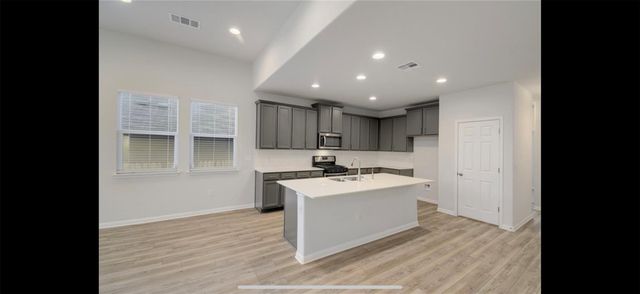 100 Petersburg ST, Leander, TX 78641