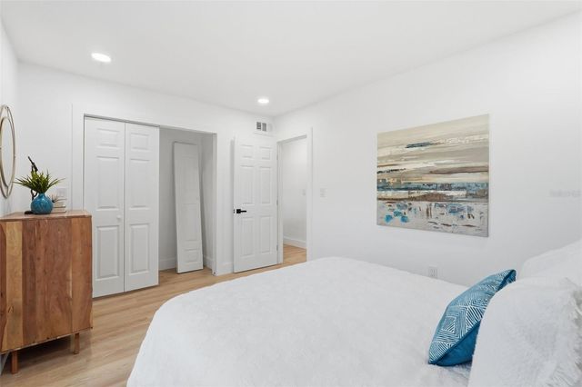 2470 DEL RIO WAY, Dunedin, FL 34698