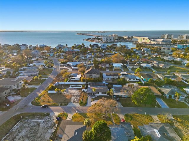 2470 DEL RIO WAY, Dunedin, FL 34698